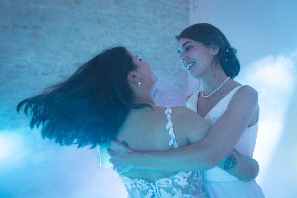 Danse des mariées au domaine, photographe mariage occitanie.